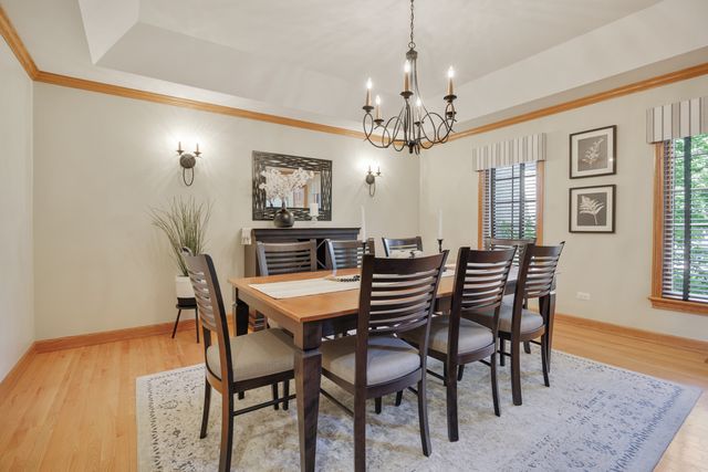 40W675 Stonebriar Lane, Elgin, IL 60124