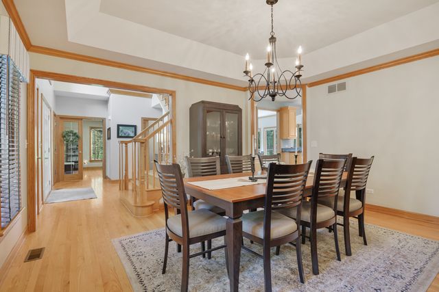 40W675 Stonebriar Lane, Elgin, IL 60124