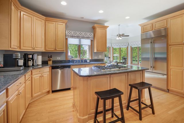 40W675 Stonebriar Lane, Elgin, IL 60124