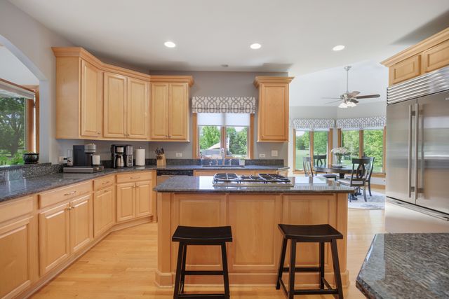40W675 Stonebriar Lane, Elgin, IL 60124