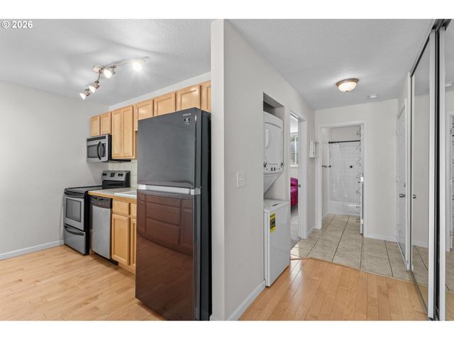 100 KERR Pkwy 6, Lake Oswego, OR 97035