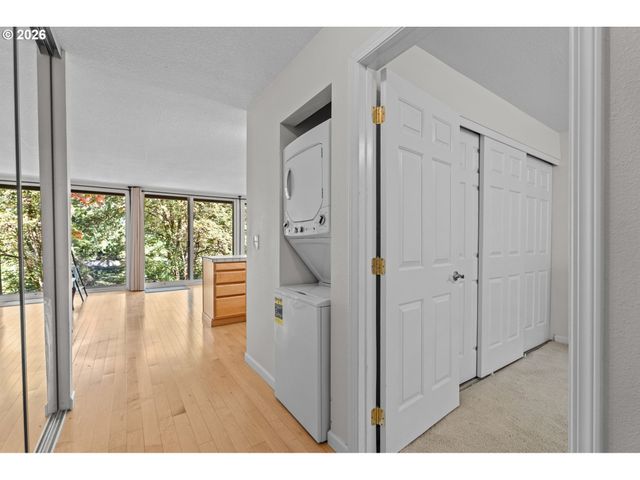 100 KERR Pkwy 6, Lake Oswego, OR 97035