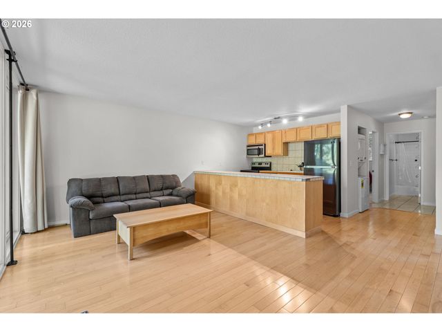 100 KERR Pkwy 6, Lake Oswego, OR 97035