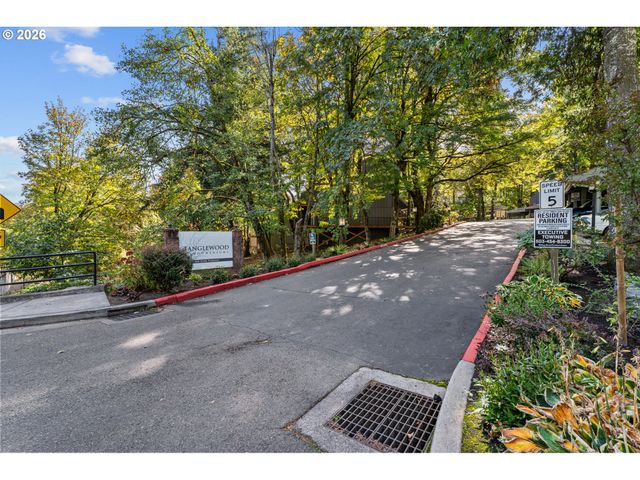 100 KERR Pkwy 6, Lake Oswego, OR 97035