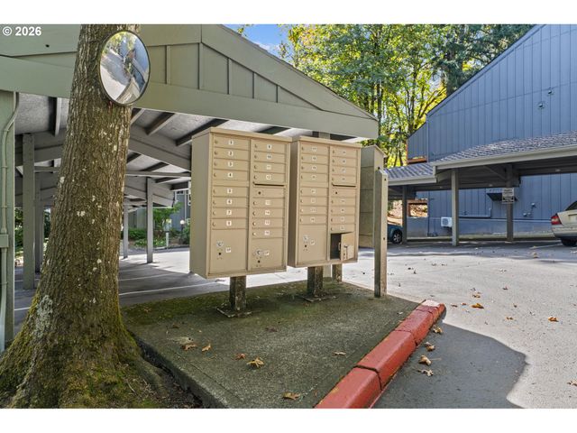 100 KERR Pkwy 6, Lake Oswego, OR 97035