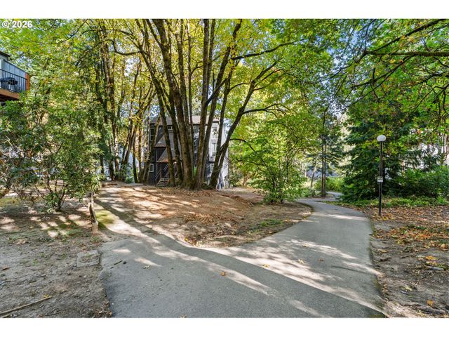 100 KERR Pkwy 6, Lake Oswego, OR 97035