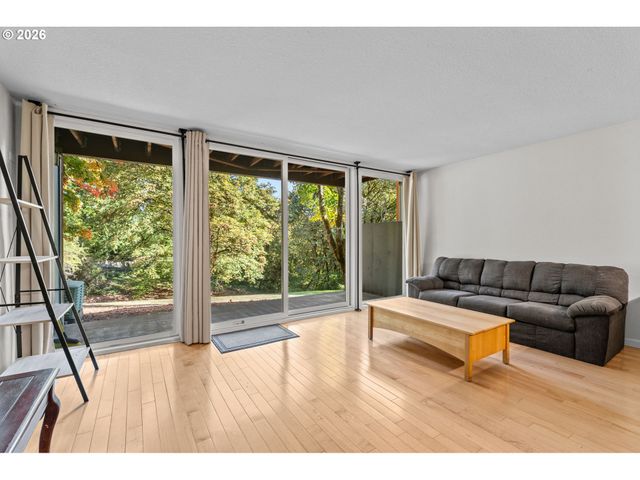 100 KERR Pkwy 6, Lake Oswego, OR 97035