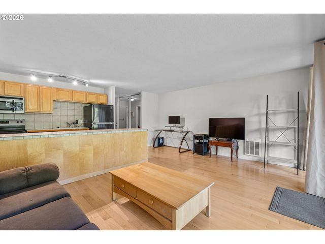 100 KERR Pkwy 6, Lake Oswego, OR 97035