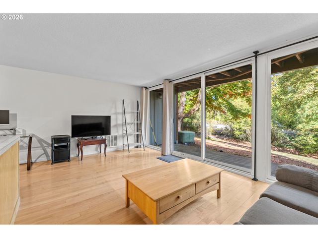 100 KERR Pkwy 6, Lake Oswego, OR 97035