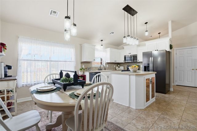 1429 W Evergreen Lane, Claremore, OK 74017