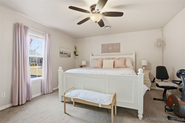 1429 W Evergreen Lane, Claremore, OK 74017