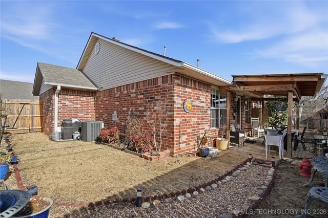 1429 W Evergreen Lane, Claremore, OK 74017