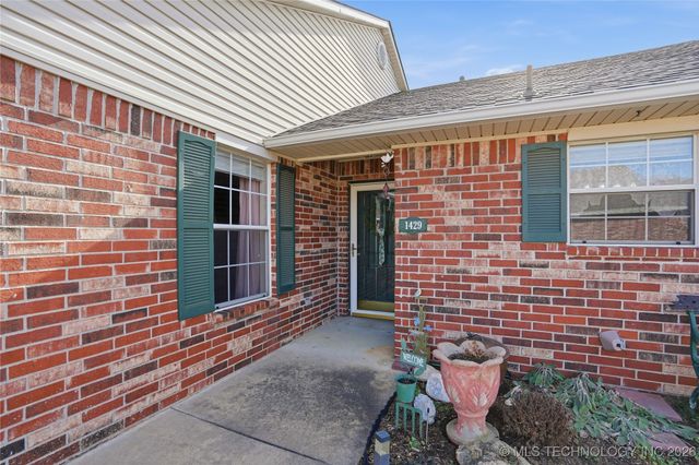 1429 W Evergreen Lane, Claremore, OK 74017