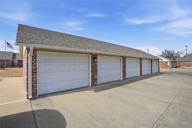 1429 W Evergreen Lane, Claremore, OK 74017