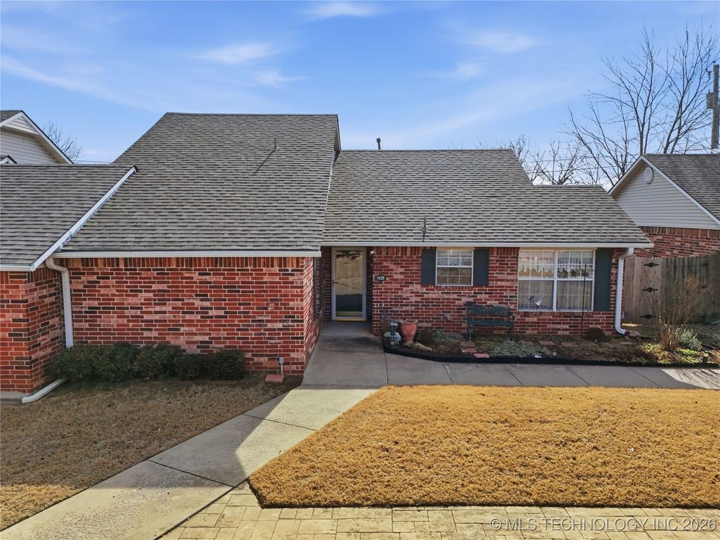 1429 W Evergreen Lane, Claremore, OK 74017