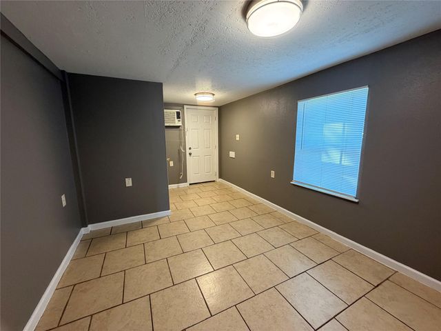 4505 Avenue K Down, Galveston, TX 77551