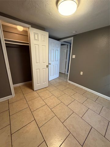 4505 Avenue K Down, Galveston, TX 77551