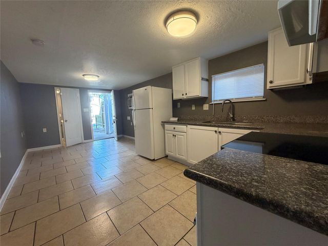 4505 Avenue K Down, Galveston, TX 77551