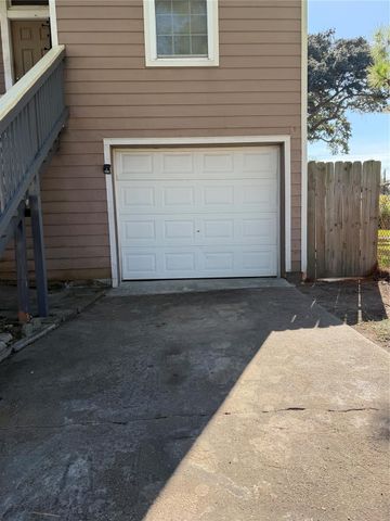 4505 Avenue K Down, Galveston, TX 77551