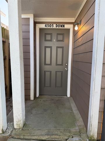 4505 Avenue K Down, Galveston, TX 77551