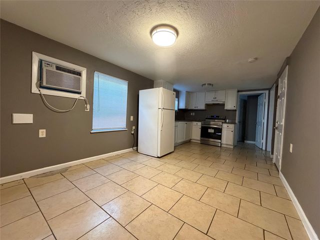 4505 Avenue K Down, Galveston, TX 77551