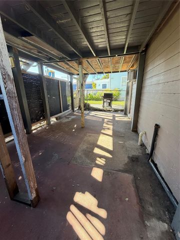 4505 Avenue K Down, Galveston, TX 77551