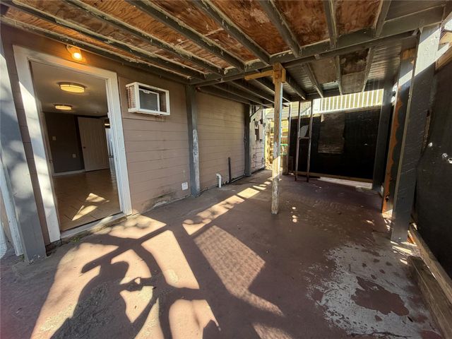 4505 Avenue K Down, Galveston, TX 77551