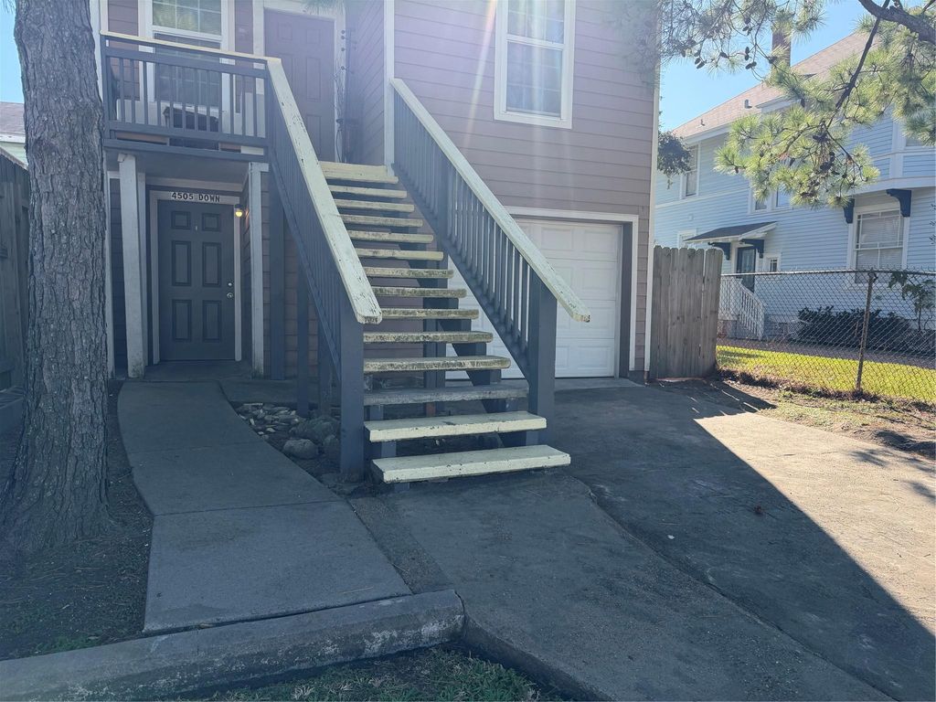 4505 Avenue K Down, Galveston, TX 77551