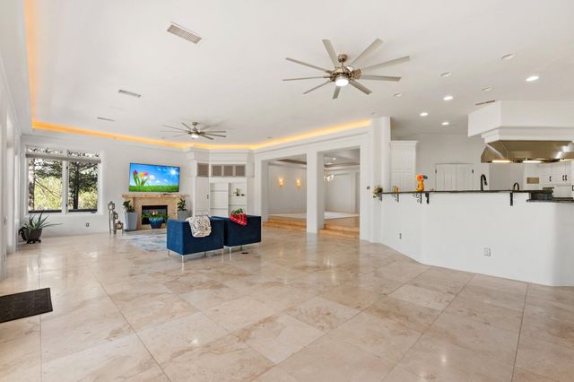 13716 Canada Del Oso Place NE, Albuquerque, NM 87111