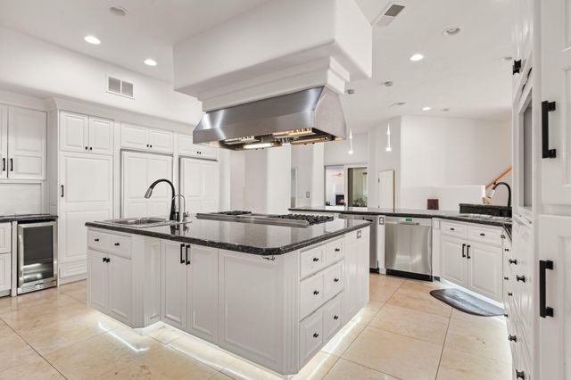 13716 Canada Del Oso Place NE, Albuquerque, NM 87111