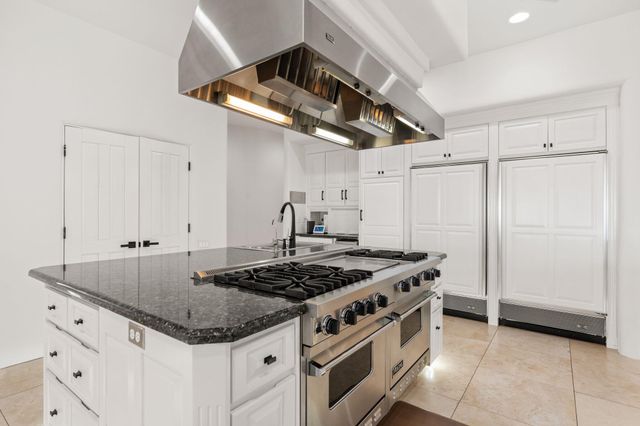 13716 Canada Del Oso Place NE, Albuquerque, NM 87111