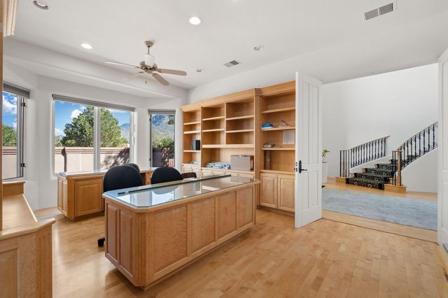 13716 Canada Del Oso Place NE, Albuquerque, NM 87111