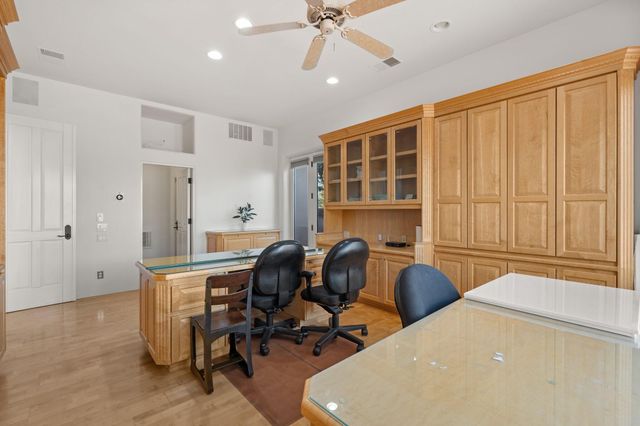 13716 Canada Del Oso Place NE, Albuquerque, NM 87111