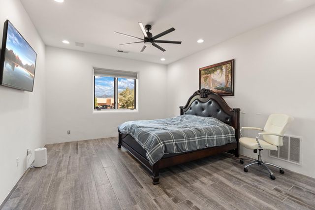 13716 Canada Del Oso Place NE, Albuquerque, NM 87111