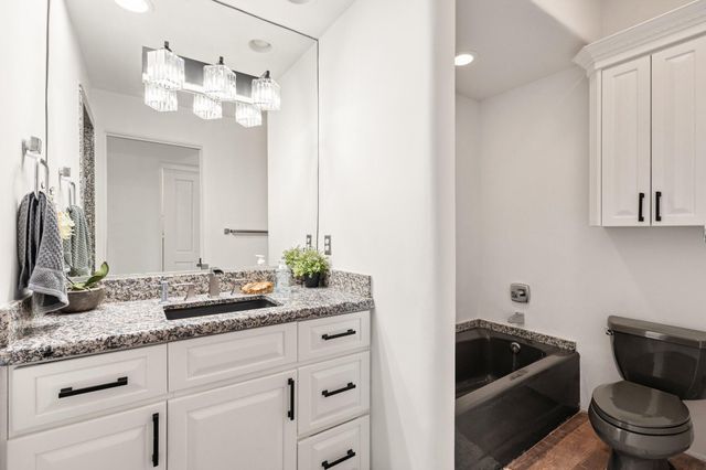 13716 Canada Del Oso Place NE, Albuquerque, NM 87111