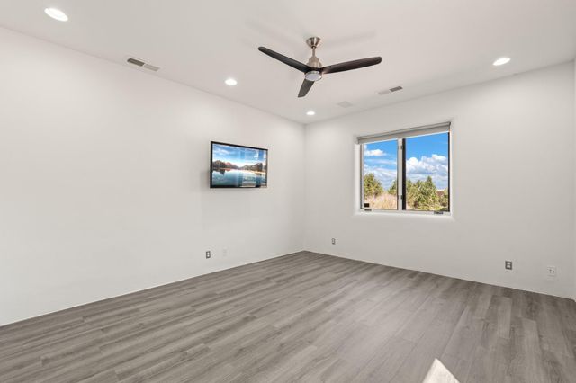 13716 Canada Del Oso Place NE, Albuquerque, NM 87111