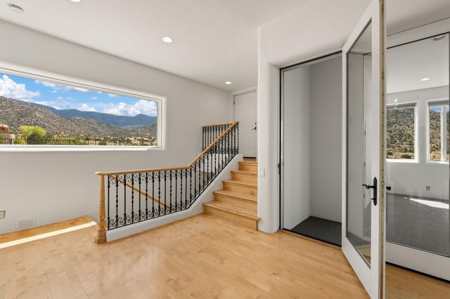 13716 Canada Del Oso Place NE, Albuquerque, NM 87111