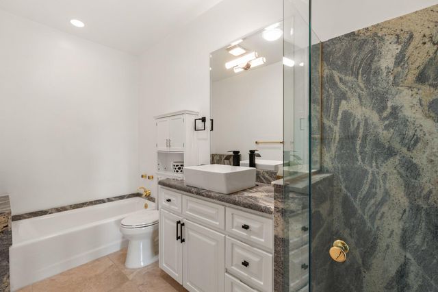 13716 Canada Del Oso Place NE, Albuquerque, NM 87111