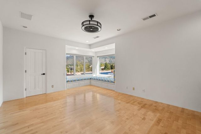 13716 Canada Del Oso Place NE, Albuquerque, NM 87111