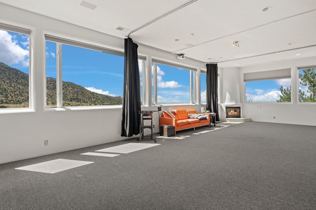 13716 Canada Del Oso Place NE, Albuquerque, NM 87111