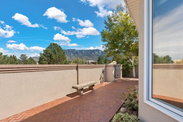 13716 Canada Del Oso Place NE, Albuquerque, NM 87111