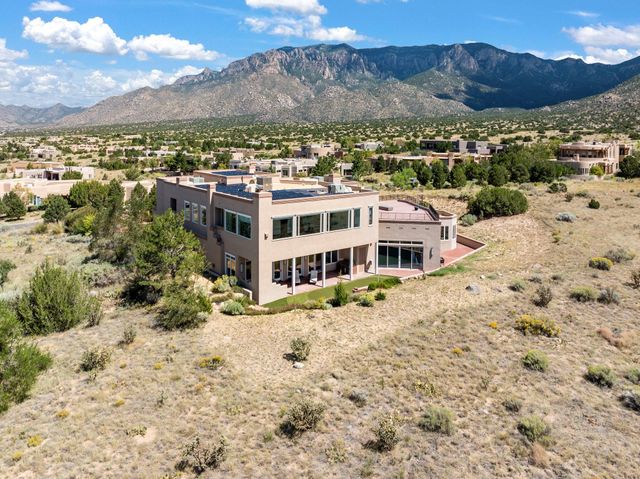 13716 Canada Del Oso Place NE, Albuquerque, NM 87111