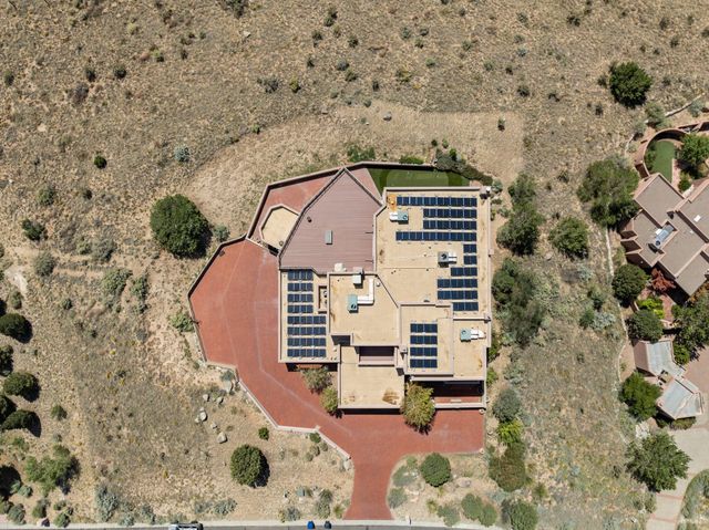 13716 Canada Del Oso Place NE, Albuquerque, NM 87111