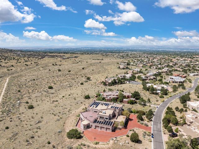 13716 Canada Del Oso Place NE, Albuquerque, NM 87111