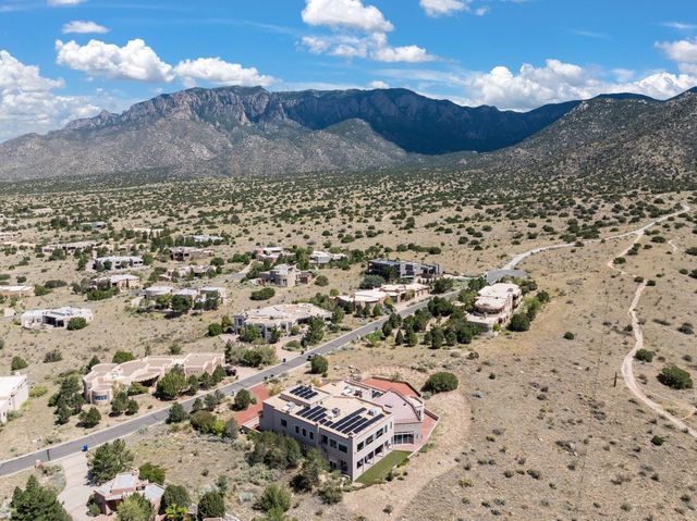 13716 Canada Del Oso Place NE, Albuquerque, NM 87111