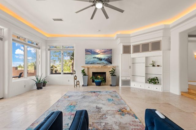 13716 Canada Del Oso Place NE, Albuquerque, NM 87111