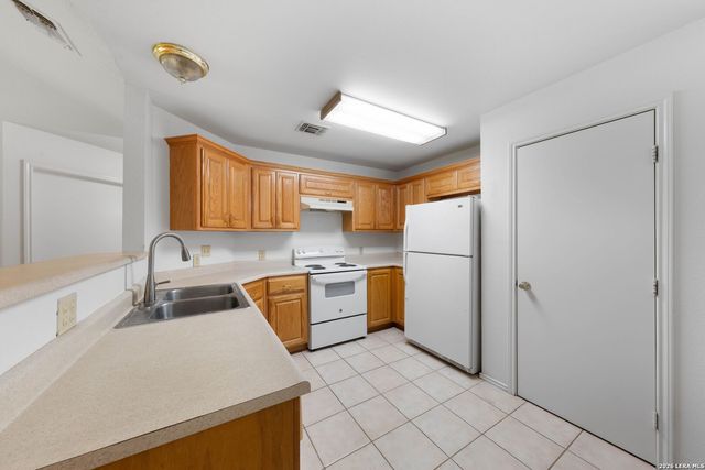 109 Windcrest, Floresville, TX 78114