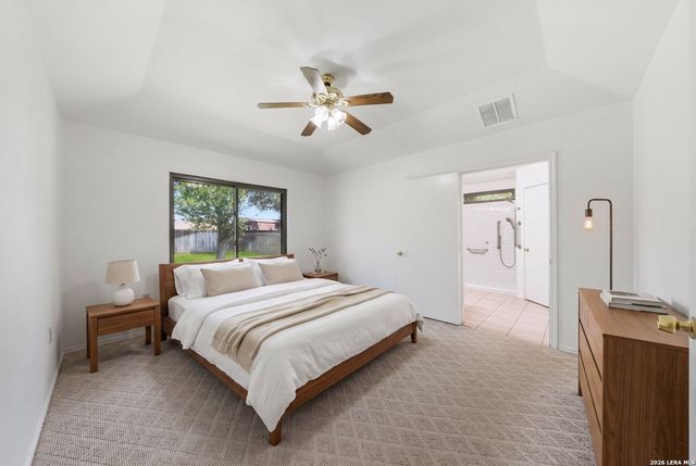 109 Windcrest, Floresville, TX 78114