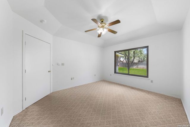 109 Windcrest, Floresville, TX 78114