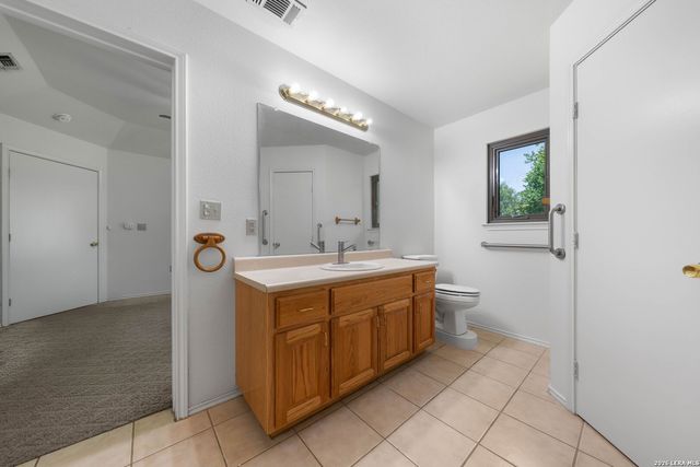 109 Windcrest, Floresville, TX 78114